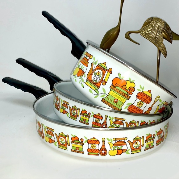 v i n t a g e :: 3 Vibrant Midcentury Enamel Pans Pot Cookware - Picture 15 of 15